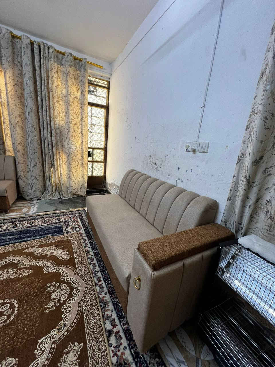 ديوان 10 مقاعد حطاطه  استخدم شي قليل. السعر ب 300...شراي يتصل ***********...يوجد سياره توصيل..
