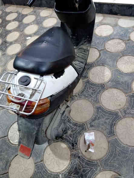 مرحبا
درجة يوماها بطة دراجة شلعة ومدل خير من الله بعض كفرات انا شالعن عندي 
كهربائيات لايت هورن سطاب شغالات 
يرادلها ترتيب اشوي دراجة تاخذك وتجيبك بس عوزها كابريتر تفصيخ الن انا شادلها تجاري 
سعرها مناسب بسعر بايسكل بـ100 
عنواني ميسان فلكة القاضي 
***********
وانا بالخدمة
