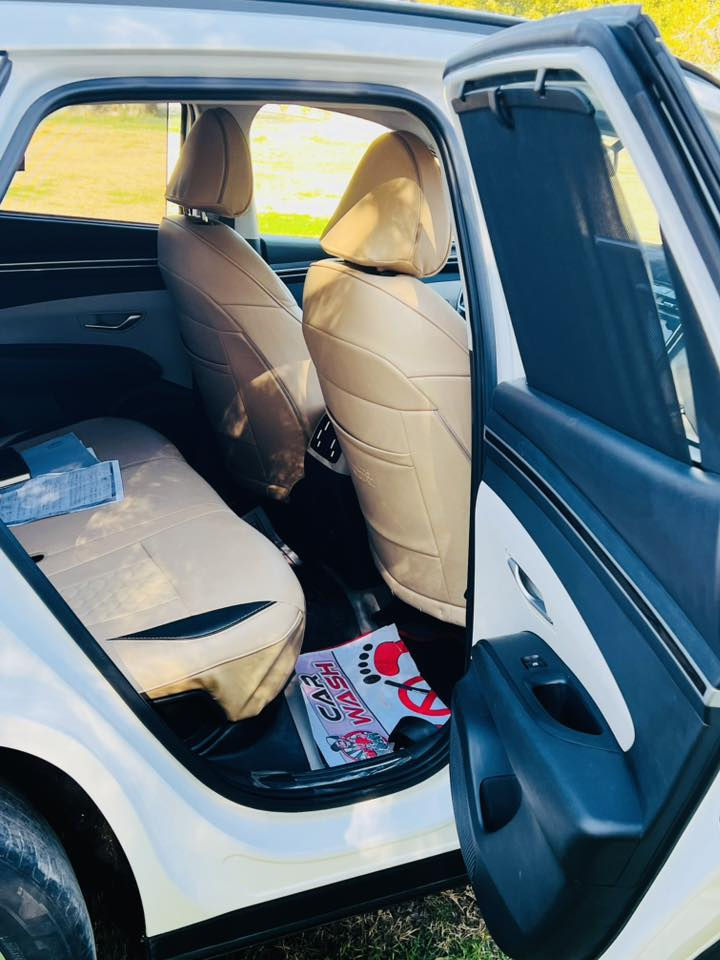 السلام عليكم
توسان موديل 2023 وارد خليجي سياره فول ما عدا الفتحه  
المواصفات
١ شاشه 
٢ بصمة
٣ كامره دواره
٤ تبريد خلفي وامامي
٥ حساس أمامي وخلفي
٦ عدسات متحركه
٧ مرايات شفط
٨ اشاره بلمري
٩ ترحيب
١٠ هند بريك دكمه
١١ اوتوهول توقف ذاتي 
١٢ رادار
١٣ ثلاث انضمه قياده ايكو سبورت نورمن
وبعد بيها هواي موصفات  المكان بغداد// الهاتف ***********
