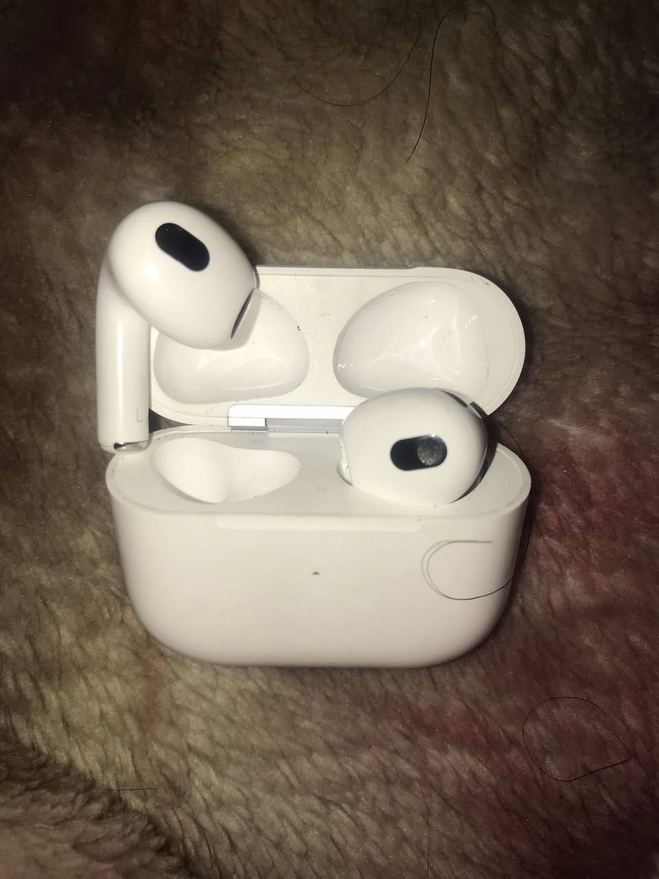 ايربودز برو (original) اصليه
معاها واير تايب سي اصليه مستخدمه شي قليل سعر 20 وبيها مجال 🤍


**إذا كنت صاحب هذا الإعلان وتريد حذفه لأي سبب، رجاءا أرسل رسالة إلى الدعم الفني**