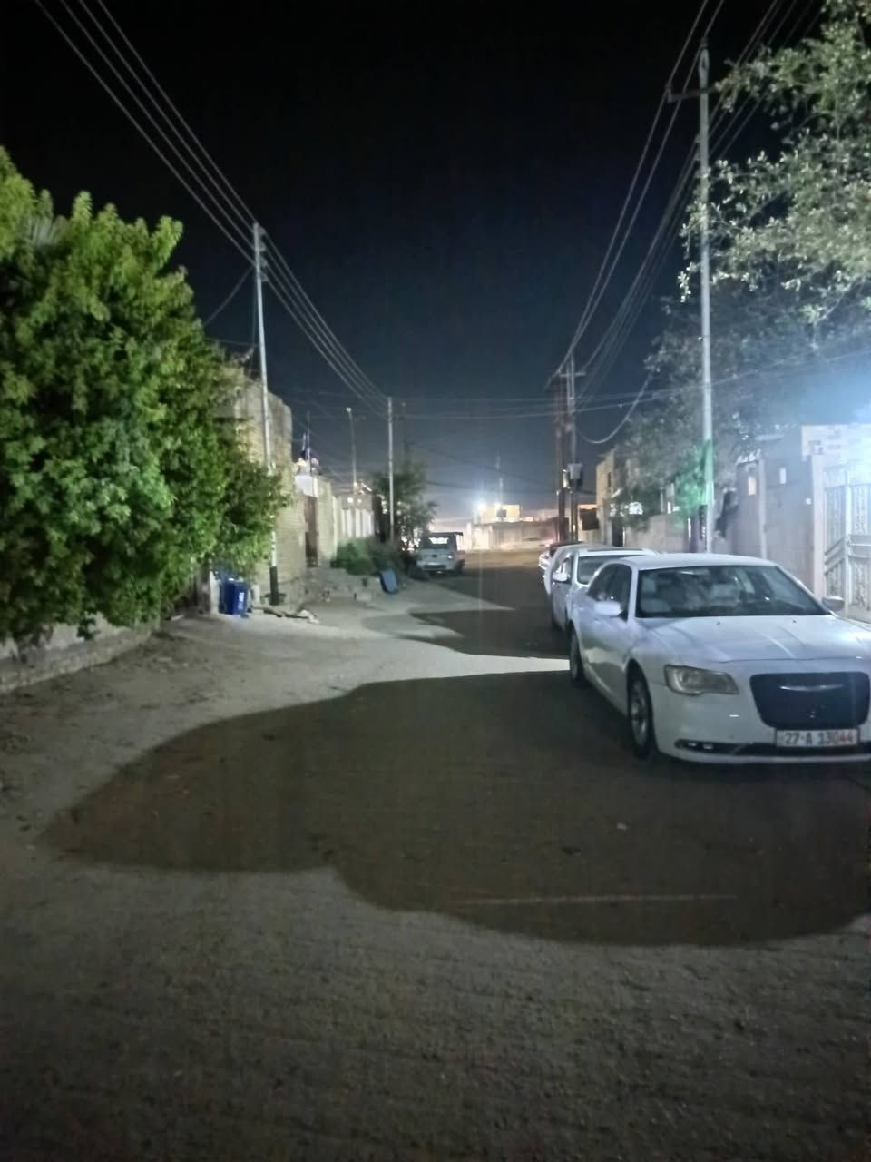 سلام عليكم بيت طابو صرف 100 متر يبعد عن شارع العام 50 متر مقابل شارع المستشفى النموذجي البيت طابقين طابق الجوه صاله وستقبال ومطبخ وصحيات طابق الثاني غرفتين وصاله بيت حلو ومرتب وبل عافيه على ياخذه اي ستفسار اتصل على الرقم ***********
