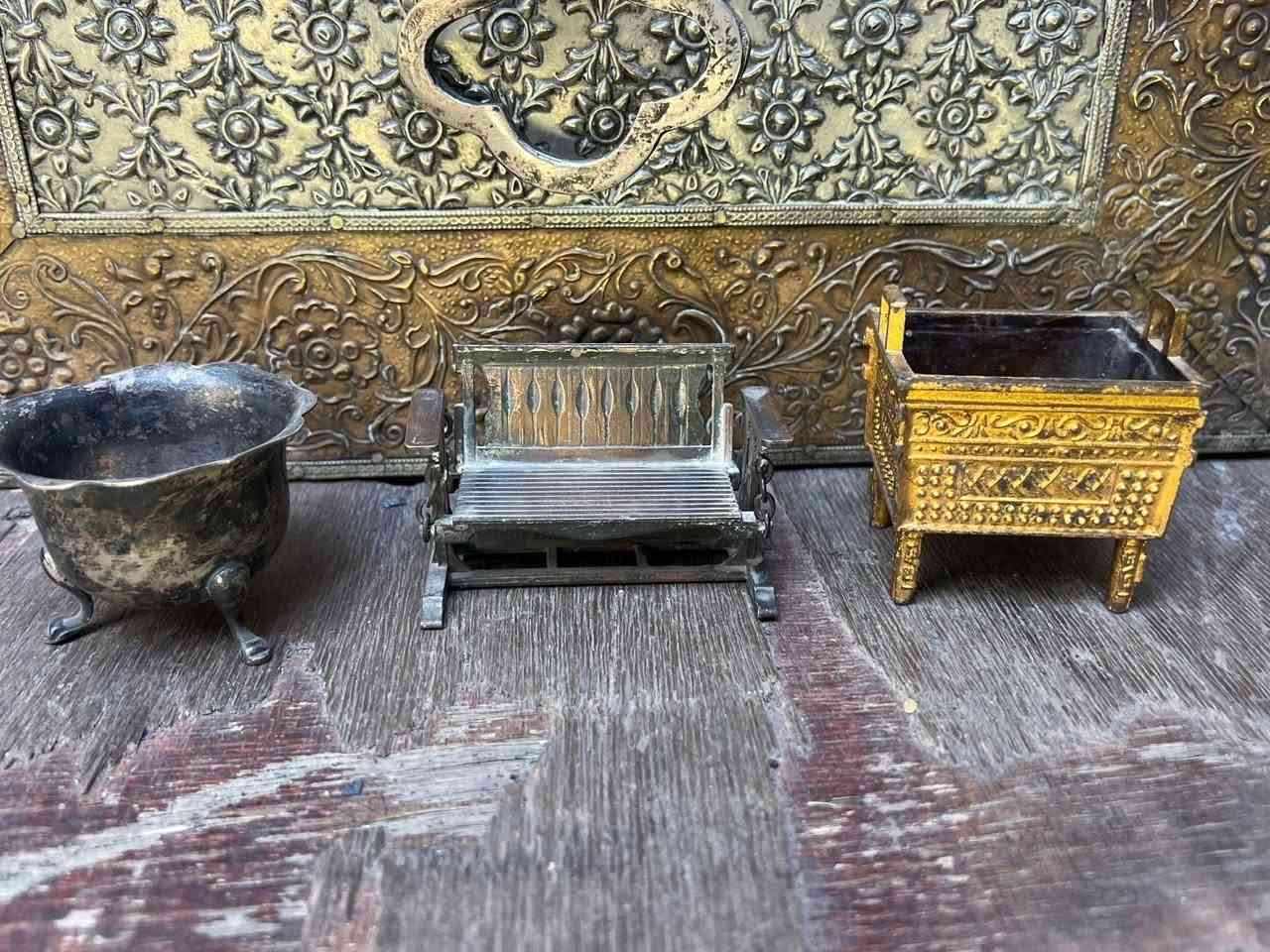 مجموعة نحاسيات
١٤ قطعة سعر ١٢٥ الف 
واتساب ***********
