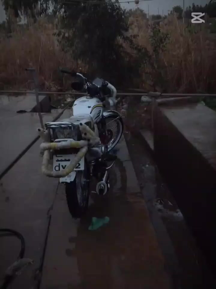 سلام عليكم ورحمه الله وبركاته
دراجه للبيع موديل 24شكل 25 البيع أو مراوس بايفون أو دراجه لعنده يتصل مكان ديالى 
***********
