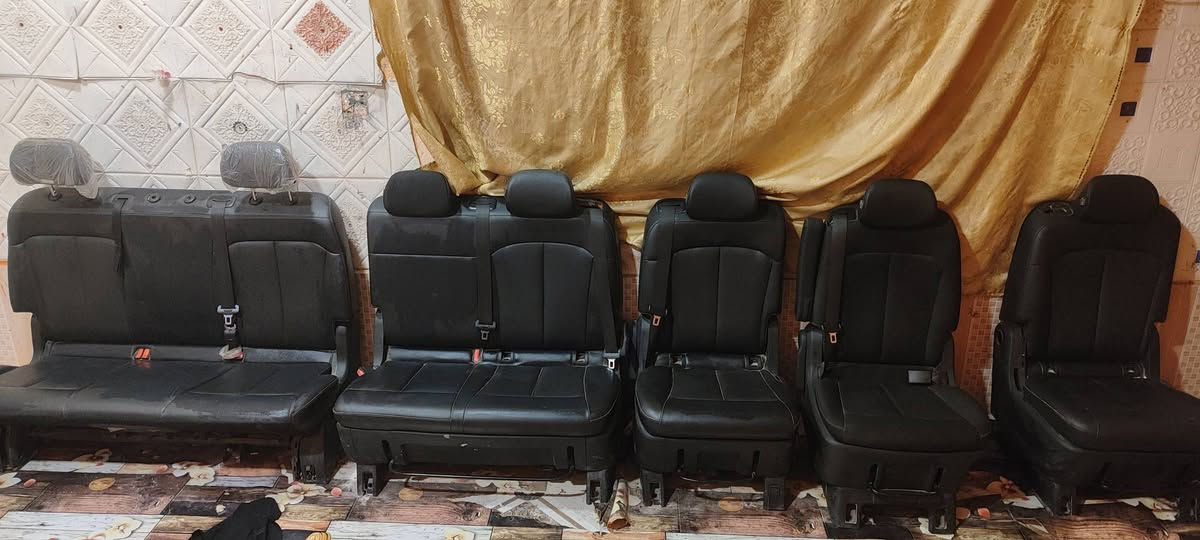 السلام عليكم كشنات ستاريه جدد العدد ثمانيه النظافه 100% 100 فقط واحد ما بيه حزام 
العنوان بصره هارثه 
رقم الهاتف ***********
