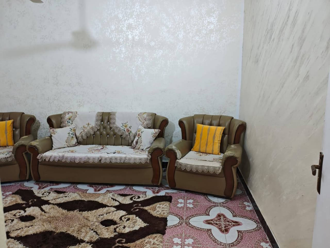 🏠 شقةمؤثثةللأيجار غرفتين وصالة ومطبخ
حي اور شارع الصفاء 
مدفوع نت وكهرباء وماء وامبير
للتواصل ***********

🏠مكتب الشريف للعقار
