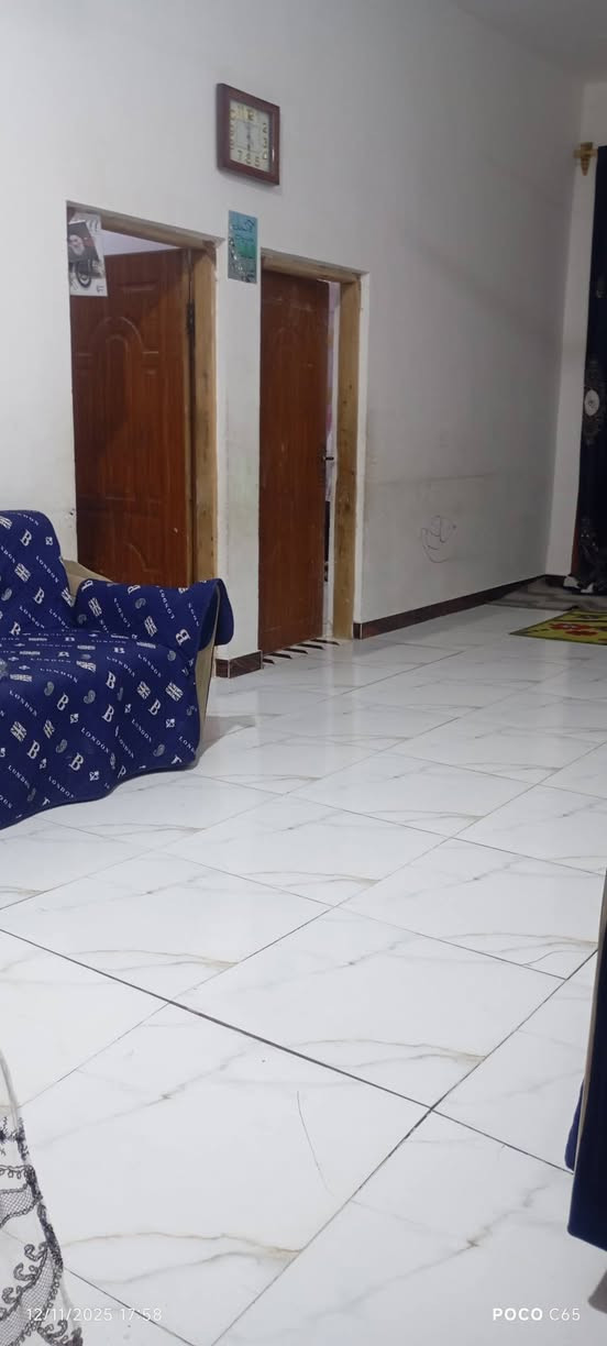 بيت بالهاشميه. البو سعبر 
مساحه 230 طابو زراعي بالسند باسمي 2غرف 5*4 نوم مطبخ5*4. صاله 7*4  استقبال خارجي 9*4 حديقه كبيره 10*10 وصحيات خارجيه مي كهرباء تبليط بالباب مولد ذهبي جيران ذهب منطقه هدوء البيت ركن مدارس قريبه متوسطه ابتدائيه اعداديه وخطوط مدارس للباب.........
 السعر 55 وبيه مجال للشراي
***********
