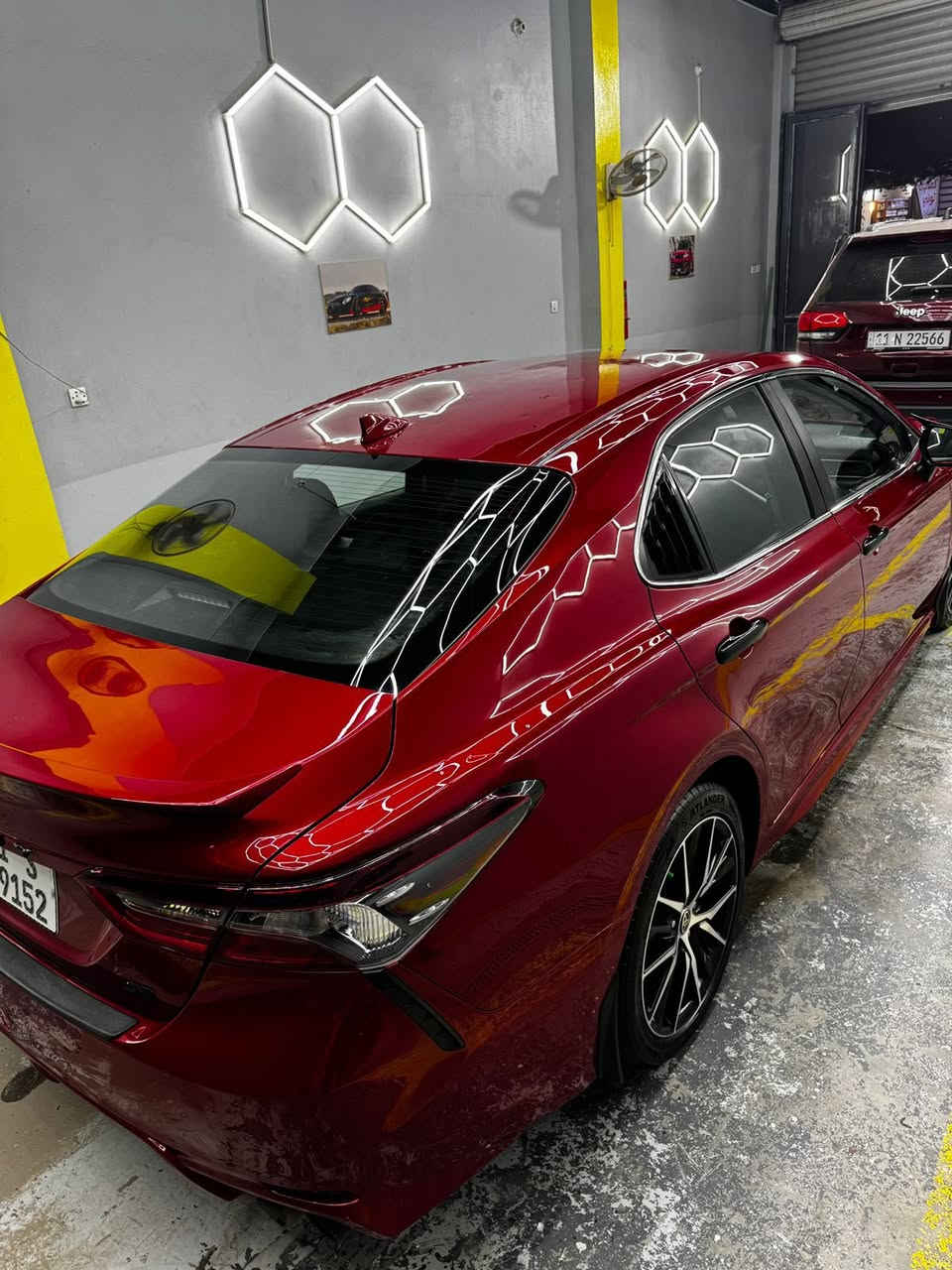 السلام عليكم 
كامري se 2022 رقم بغداد تحويل ثاني يوم مكينه كير حداديه كله مكفول تخم تاير جديد حادثها جاملغ وبنيد وجاملغ السايق توحيد لون يعني 3 قطع صبغ وبيها بالقمارة اماكن حالوب بالعراق مكان السيارة ديالى بعقوبه سعر 165 وبيها مجال بسيط للاستفسار ***********
