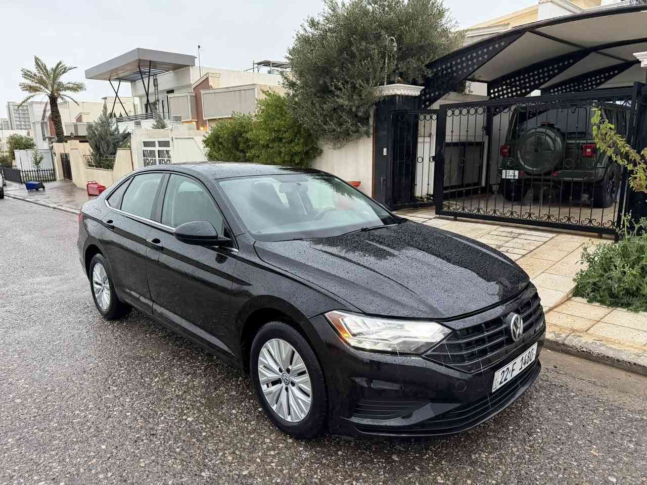 فولكس واكن جيتا موديل ٢٠١٩ مواصفات s وارد امريكي لون اسود بيها قطعة صبغ بونيد بدون دواخل ايرباك استيرن وبردة طاك بيها شبر تعديل وبيها شبر بالصندوق صبغ ماشية ٩٠ الف ميل سعر ١٢٥ ورقة وبيها مجال صور الحدث مرفقه مع الصور مكان السيارة اربيل 
رقم الهاتف 
***********
***********
