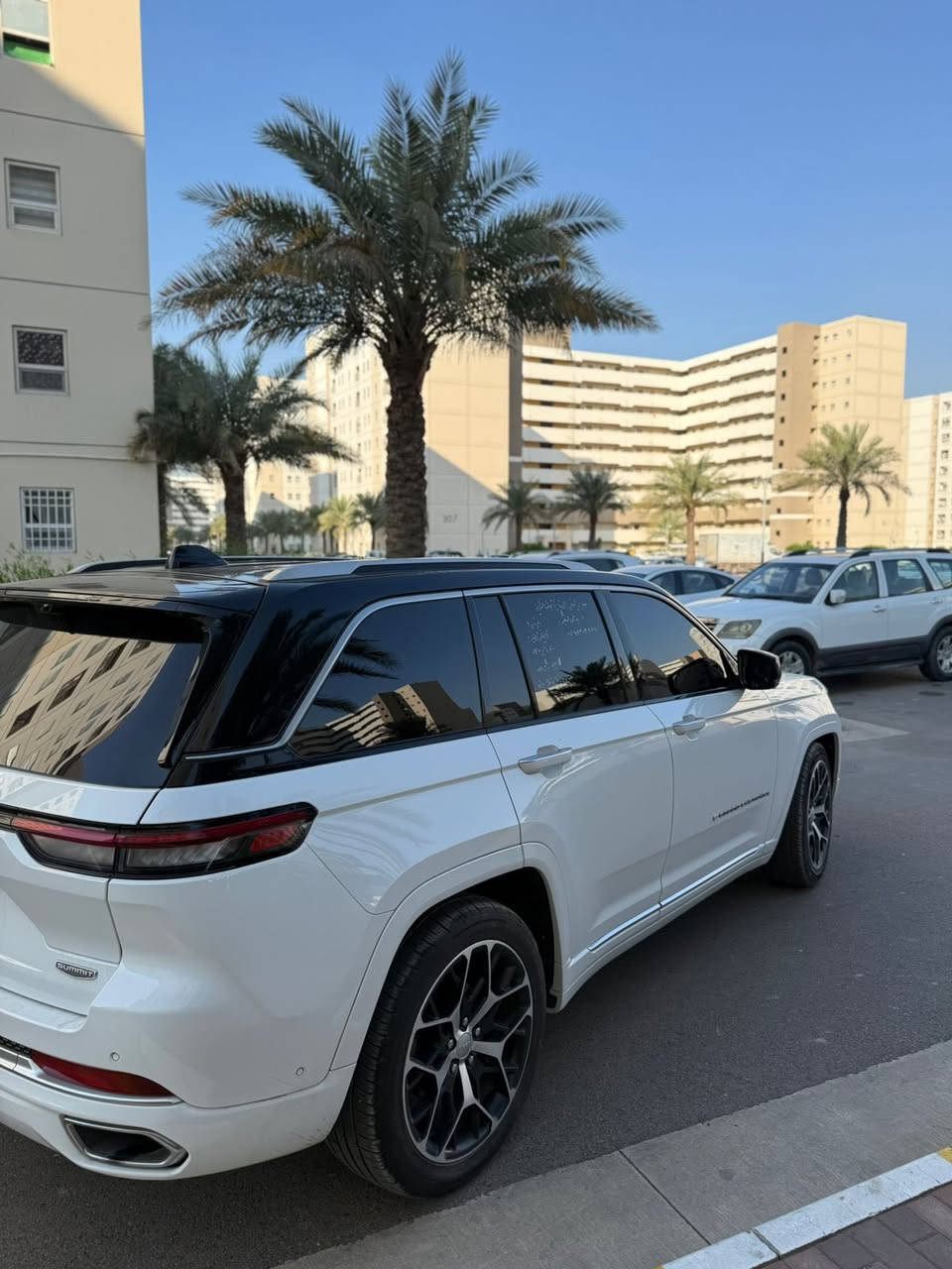 جيب شيروكي سومت 2023
الضرر صبغ ربع البنيد الامامية فقط الباقي مكفول 
صور الحادث مرفقة بلمنشور 

🔸🔸مواصفات 🔸🔸
أعلى فئة بلجيب فل 1/1 
تو كلر سقف اسود 
جكات 
8 كامرات محيطية
4 رادارات
بنوراما 
3 شاشات 
كراسي هزاز مساج 
كراسي جلد سومت 
كراسي كهرباء 4 حركات 
مري كهرباء 
كامرة حرارية دشبول 
دادشو عداد 
تدفئة + تبريد مقاعد
شاحن وايرليس
صندوق كهرباء 
ستيرن كهرباء 
شفتات رياضية مقود 
تدفئة مقود 
مستشعر وقوف خلفي 
رادار جانبي 
ويل 20 كروم 
قطتعين تبريد
3 وضعيات قيادة 
هاند بريك بصمة 
تحديد مسار 
لايتات فل زنون 
الكراسي الخلفية الكل كهرباء
هواي مواصفات بعد بيه معروفه سومت
السياره بدون رقم فحص كاتي أربيل 
السعر 38 الف 
***********
