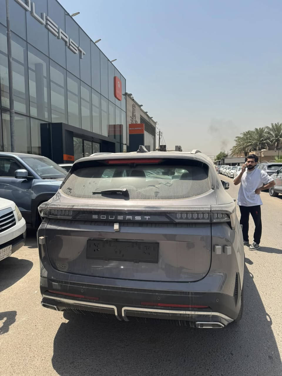 Soueast 07 comfort 2026 silver 
ماشية 310 كيلو 
بعدها بالنايلون اخذتها يوم6.6.2026 

بعدني حتى ما مرقمها يعني السنويه تطلع باسمك 

ضمانها كامل اخذتها من الوكالة هارلم 
ومع الاسف احتاجيت فلوس متوازي ابيعها داسافر 

السعر 24,700,000 قفل 
***********
