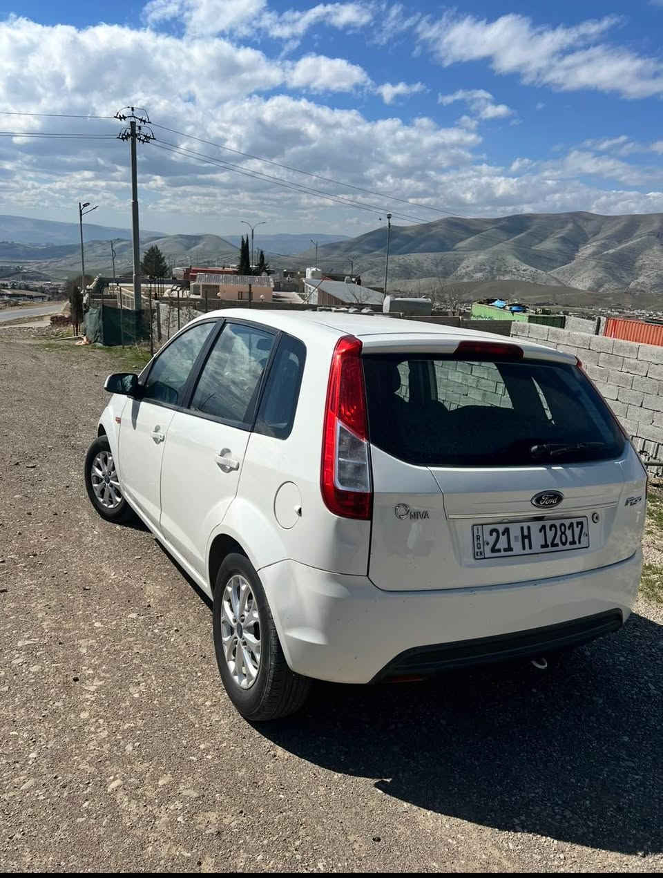 فۆرد فیگۆ ٢٠١٣ سفری شه‌ریكه‌ی نیڤا  بێ بۆیاخ ته‌نها سێ په‌ڵه‌ كارتی هه‌یه‌ سۆنه‌ریم داناوه‌
شاشه‌ی بۆ دانراوه‌ گێڕ و مه‌كینه‌ی بێ كێشه‌یه‌ ته‌نها ١٤٠ هه‌زار كم ڕۆشتووه‌ 
ژماره‌ی مۆبایل *********** السليمانية, العراق
