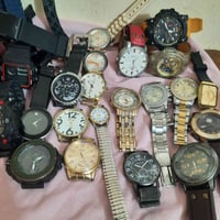 ساعات مستخدمه نقص سير أو باتري  العدد (٣٢) قطعه السعر( ٣٥) الف العنوان...