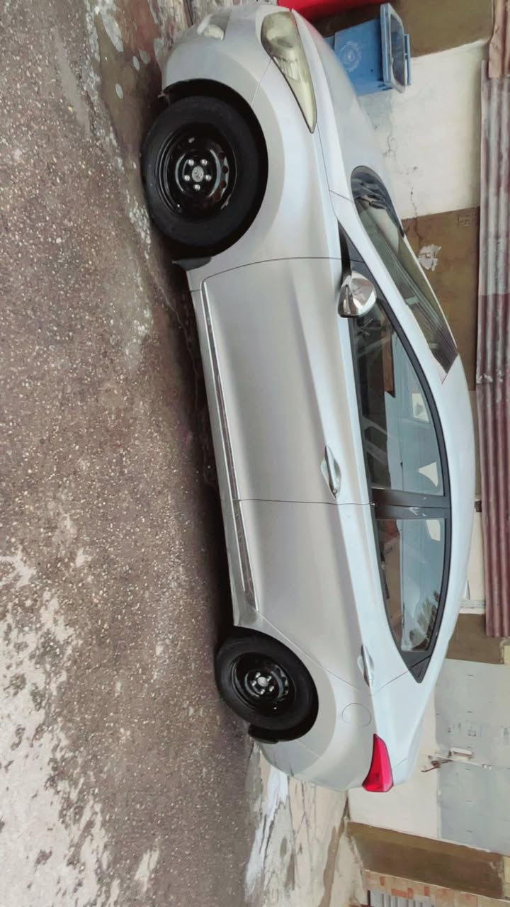 *الانترا موديل 14 خليجي 
*سيارة مكفولة من حادث بس بارد قليل 
*تخم تايرات 
*منضومة مال غاز بيه
*شاشا و تبريد 
*تحكمات ستير نص فول 
*لد داخلي شاد بيه 
*رقم إنكليزي 
***سيارة بسمي ساكن بغداد دورة
(سعر سيارة 107 وبيه مجال قليل )
سيارة حلوة خير من الله 
رقم هاتف ***********
