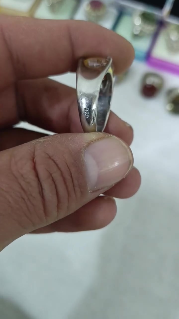 ياقوت افريقي طبيعي صياغه يدويه جميله 
السعر 200


**إذا كنت صاحب هذا الإعلان وتريد حذفه لأي سبب، رجاءا أرسل رسالة إلى الدعم الفني**