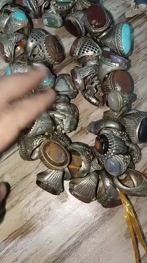 سلام عليكم الي على باب الله توفر محبس حجر اصلي بل ذمه فقط ابيعلك حجر لقالب مالي علاقه بي جمله سعر القطعه الف دينار


**إذا كنت صاحب هذا الإعلان وتريد حذفه لأي سبب، رجاءا أرسل رسالة إلى الدعم الفني**