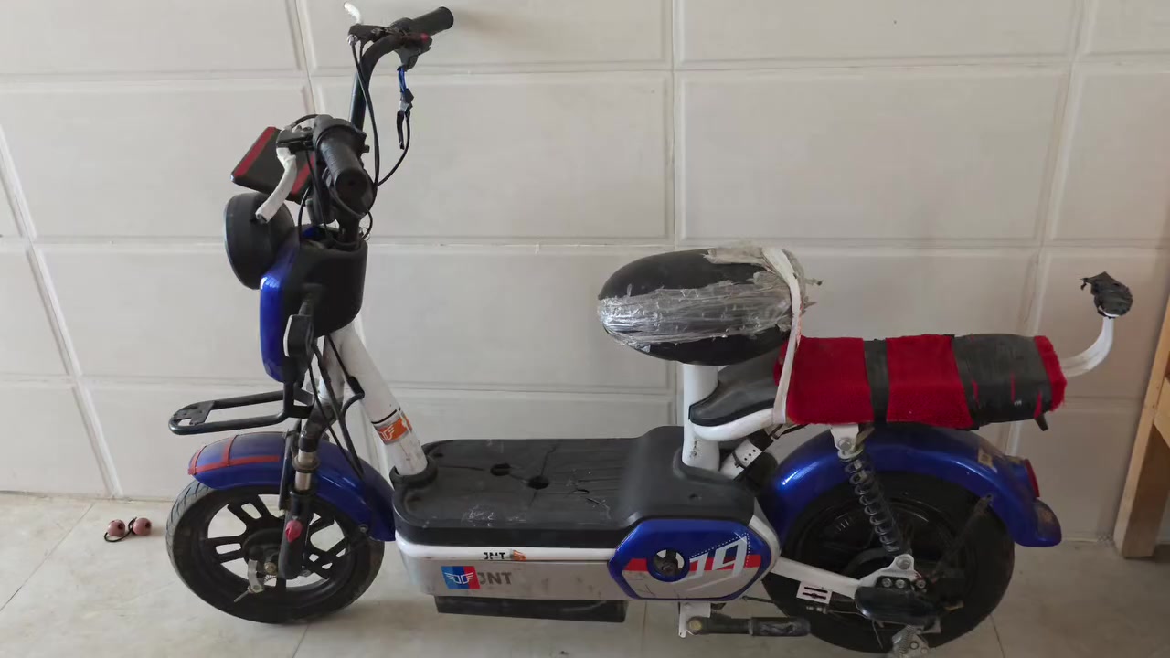 دراجه شحن رايدها 150 بيها مجال 
بيهه خلل بالسكليتر اعتقد ليطه الفيشه طاكه يعني تبدل الليطه وتشتغل غير هذا كل خلل مابيها
بيهه تاير شاده جديد ب40 بعده ماماشي عليه 
العنوان بغداد قرب الجسر الفرنسي الحديد 
*********** يوجد واتساب بنفس الرقم
