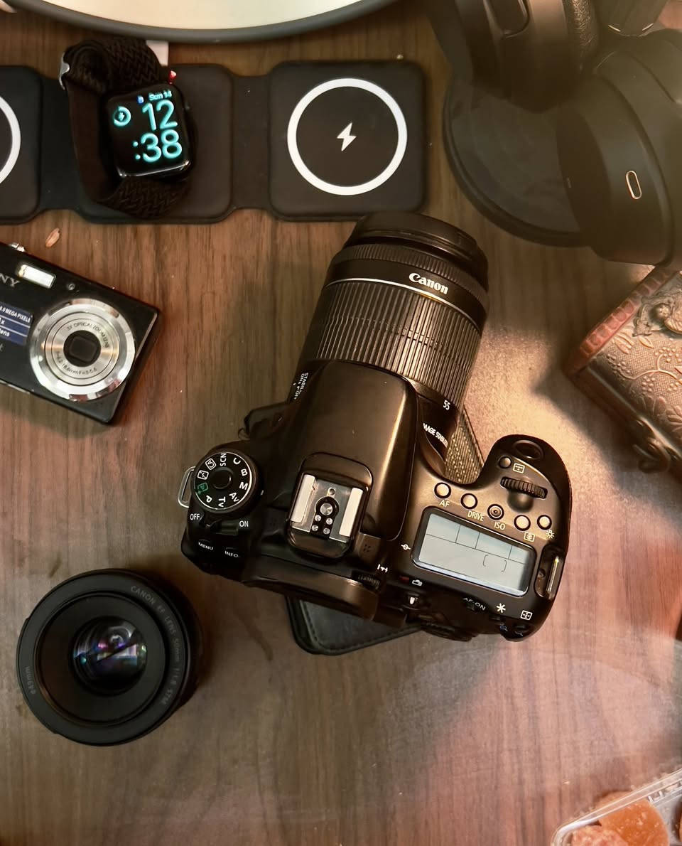 للبيع Canon 70D جديدة (شتر 10k)
:
 ✅• عدسة Canon 18–55mm 2.8f
 ✅• عدسة Canon 50mm f/1.8 STM
 • جنطة Canon و عدة تنظيف
ملحقاتها كامله واصلية
 • رام 64GB

كاميرا غنية عن التعريف 
 سنسر APS-C CMOS (22.5 × 15 مم))
فيديو Full HD 1080p
شاشة متحركة و لمس
Wi-Fi وبيها

السعر 640الف ✅
والسعر بي مجال للطيبين 
***********
راسلني وتدلل
