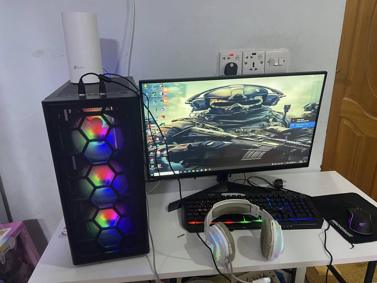 السلام عليكم حبايب للبيع تجميعه استخدام قليل المواصفات موضحة بالصورة كدامكم واي سؤال او استفسار ***********
العنوان بغداد حي الجهاد 
الشاشة LG  حجم 27  (180hz)
ماوس 
كيبورد 
ميز 
هيدفون
السعر مليون قفل قفل
