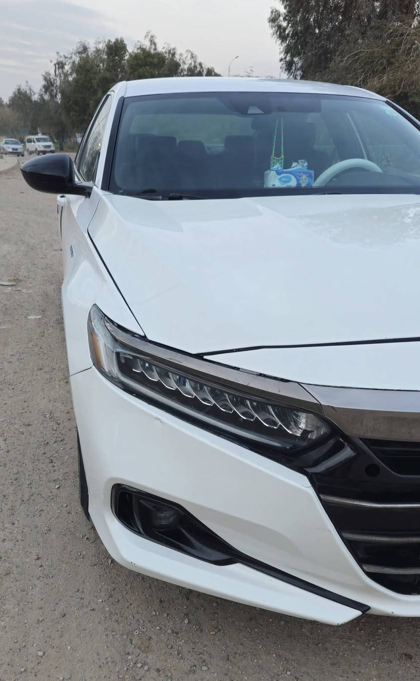 هوندا اكورد هايبرد سبورت موديل 2022 
حادثها البنيد الامامي مبدل
وصبغ خشم جامرلغ الأيمن مع ايرباك الاستيرن طاك
رقم بغداد  باسمي تحويل ثاني يوم
المواصفات :
المحرك : 2.0 
كير بصمه 
مانع انزلاق 
شفتات ستيرن 
دخول الذكي 
شاشة ذكيه 
قيادة الذاتية
تشغيل عن بعد 
عداد الكتروني 
كرسي كهربائي 
أنوار نهارية LED
رادار مانع التصادم 
كاميرا خلفية بثلاث اوضاع
أنماط القياده المتعدده Ev,Eco, normal, Sport
سايد بريك بصمة 
نظام Apple car play
حساس ضغط الاطارات TPMS
 ويل 19 رياضي
مع مواصفات اضافيه مثل
أزرار التحكم من مقود رادارات + الهاتف + المسجل + الخيارات 
رادار حماية من التصادم و تخفيف سرعة السيارة تلقائياً 
ديالى بعقوبه حي المعلمين / للاتصال او واتس ***********
