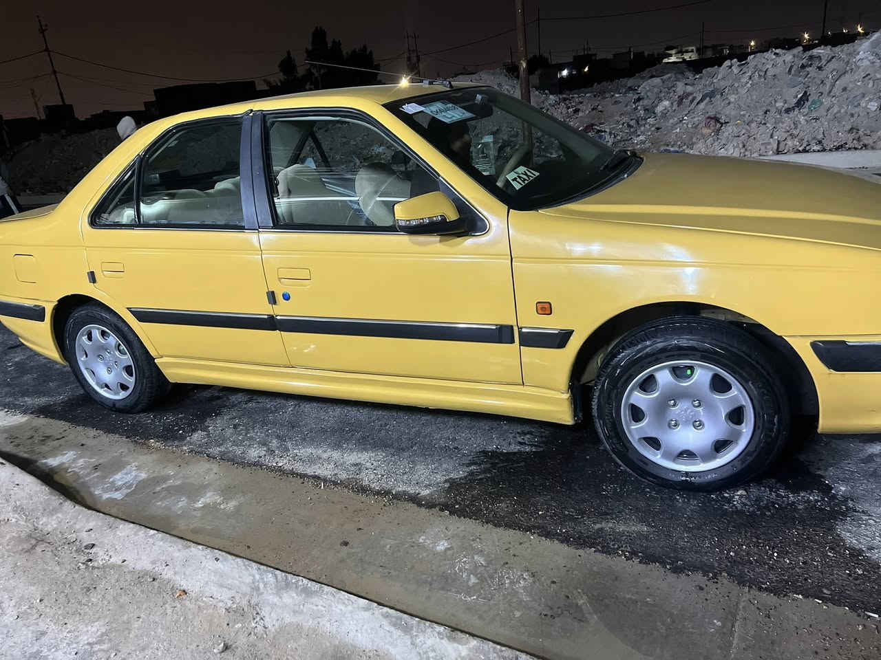 سلام عليكم بارص 15 مصفره هيىه وغرامات سنويه لغايه 27 بس ملاحضه سنويه تالفه ومطلع جديده بسمنه مكينه كير فرنسي خير من الله لا صرف ولا بخار حداده امامي خلفي جديد تخم تاير جديد تبريد شغال عوزه كفخه غاز بيه طخات وصبغنه بيه مكانات كهربائيته كله شغاله سنتر لوك شغال مكاني بغداد حي اور ….***********..السعر 37 وبيه مجال حك الجيه
