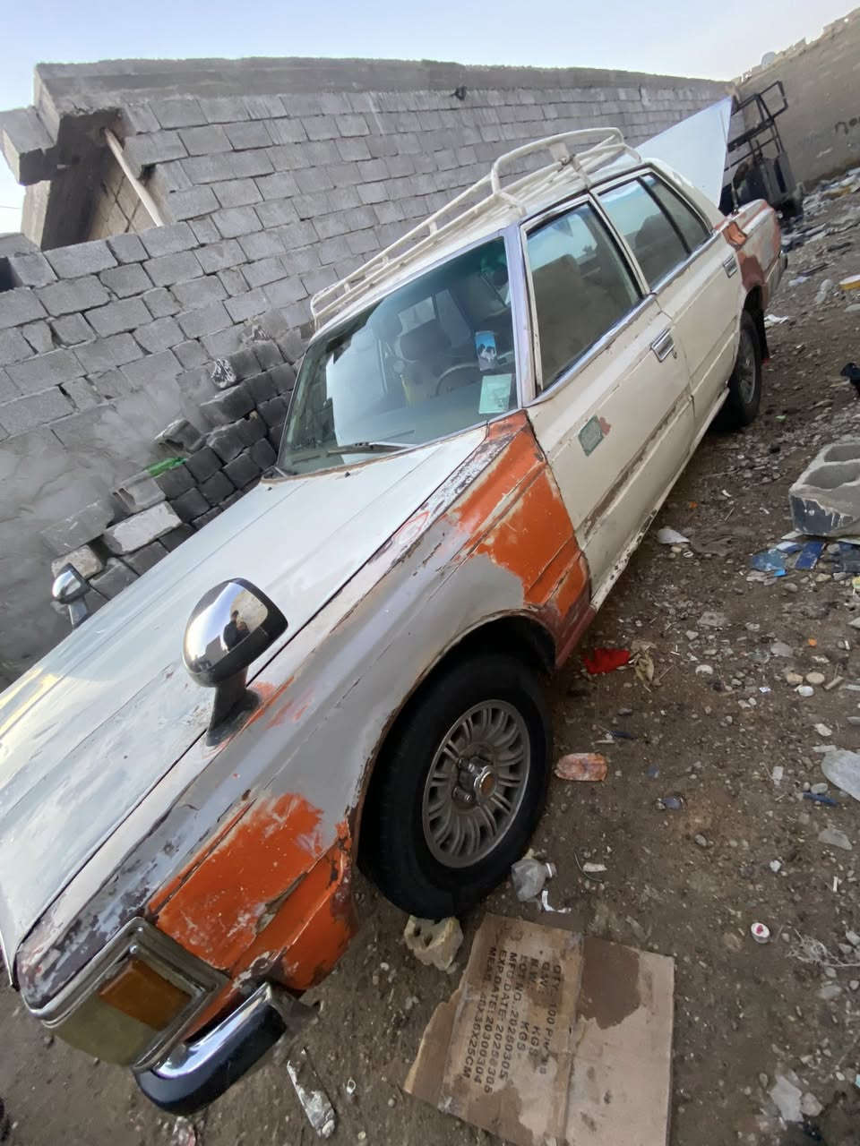 السلام عليكم كراون 82 ديلوكس مكينه وكير تي واي مكفولات تخم تاير جديد صدر نص عمر السياره بأسمي وكاله عامه اني احولك عليها غرامات 100 الف وهيئة 720 يوكعن من سعرها مكاني بغداد المعامل حي النصر السعر 25 وبيها مجال 
تواصل واتس اب ***********
