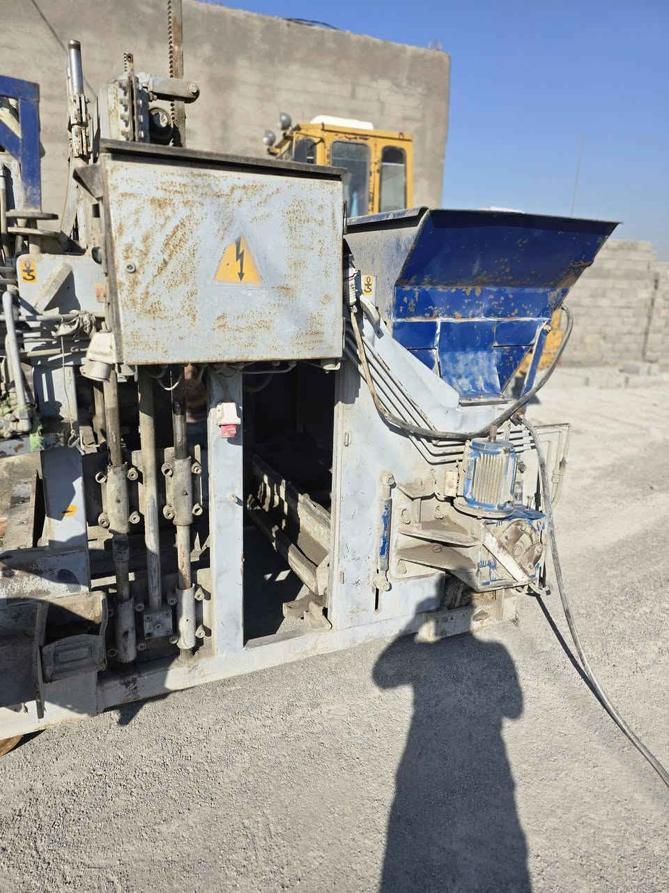 السلام عليكم كابسة دلير للبيع سنة الصنع 2019 مستخدمة لحد سنة 2023 نضيفة كهربائيات كلهة شغالة مكاني بغداد ***********
