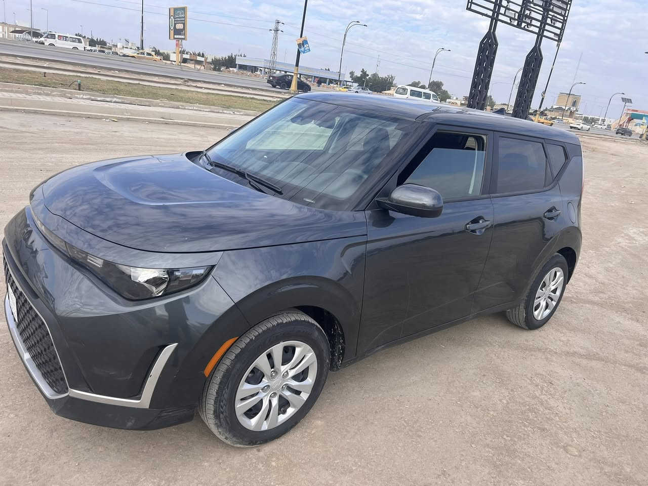 كيا صول 2025 LX  بدون رقم
محرك 2000 دوش
ماشيه 15000 ميل بدون ايرباك
المواصفات
تحديد مسار...سياقه ذاتيه  ... مانع انزلاق...
اطفاء ذاتي اثناء القياده...توقف ذاتي ....مود درايف نورمل وسبورت...
الحادث فقط شباك الدعاميه موضح بلصوره بس والسياره كلين ولاقطرة صبغ صور الحادث بلمنشور
مكان السياره حله لاستفسار 
السعر 155 وبيه مجال

***********
