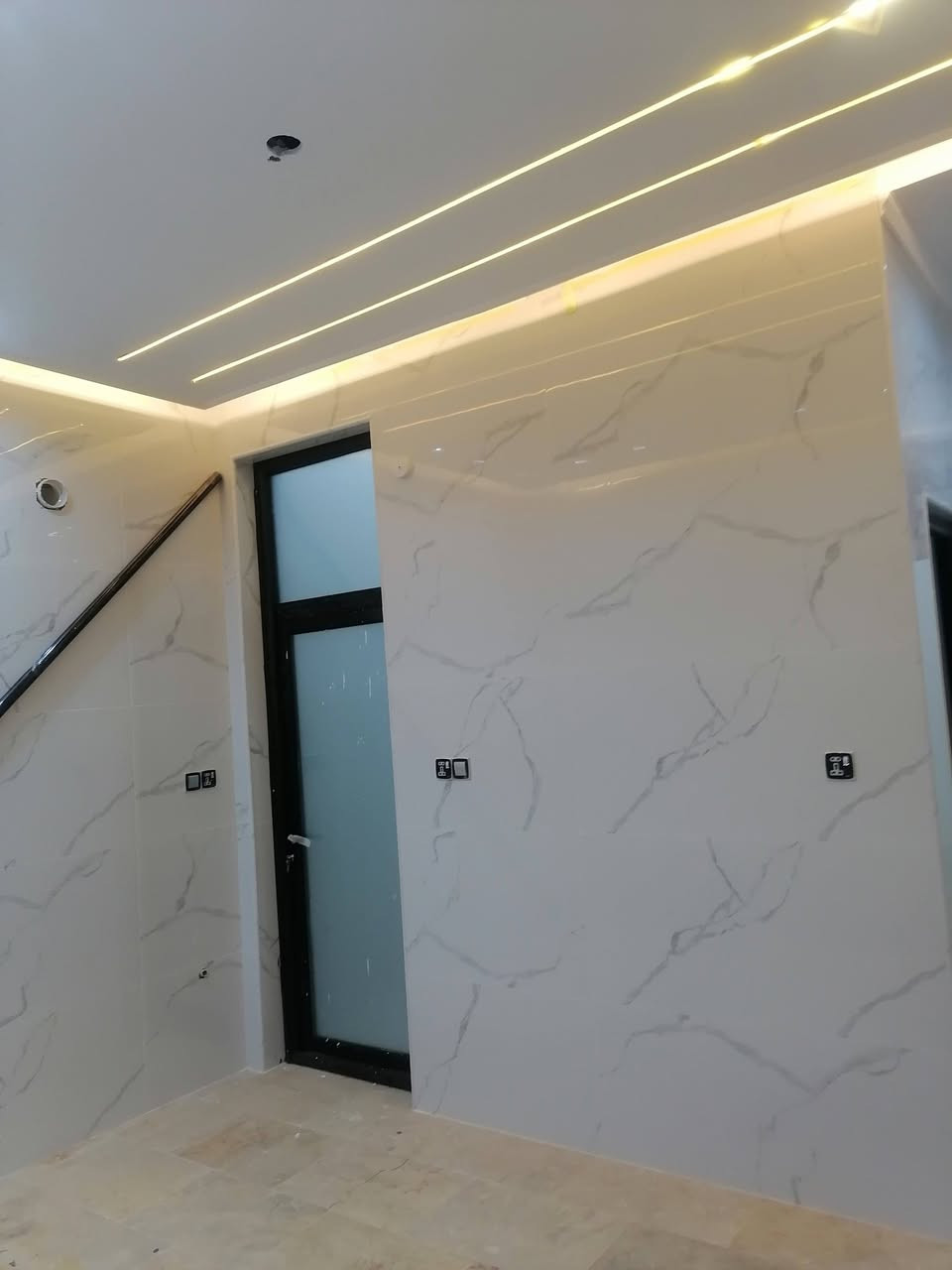 دار للبيع 100 متر حي الوفاء. جديد مامسكون    يحتوي على ثلاث غرف نوم للاستفسار الاتصال على الرقم *********** او مراجعة مكتب الگرعاوي
