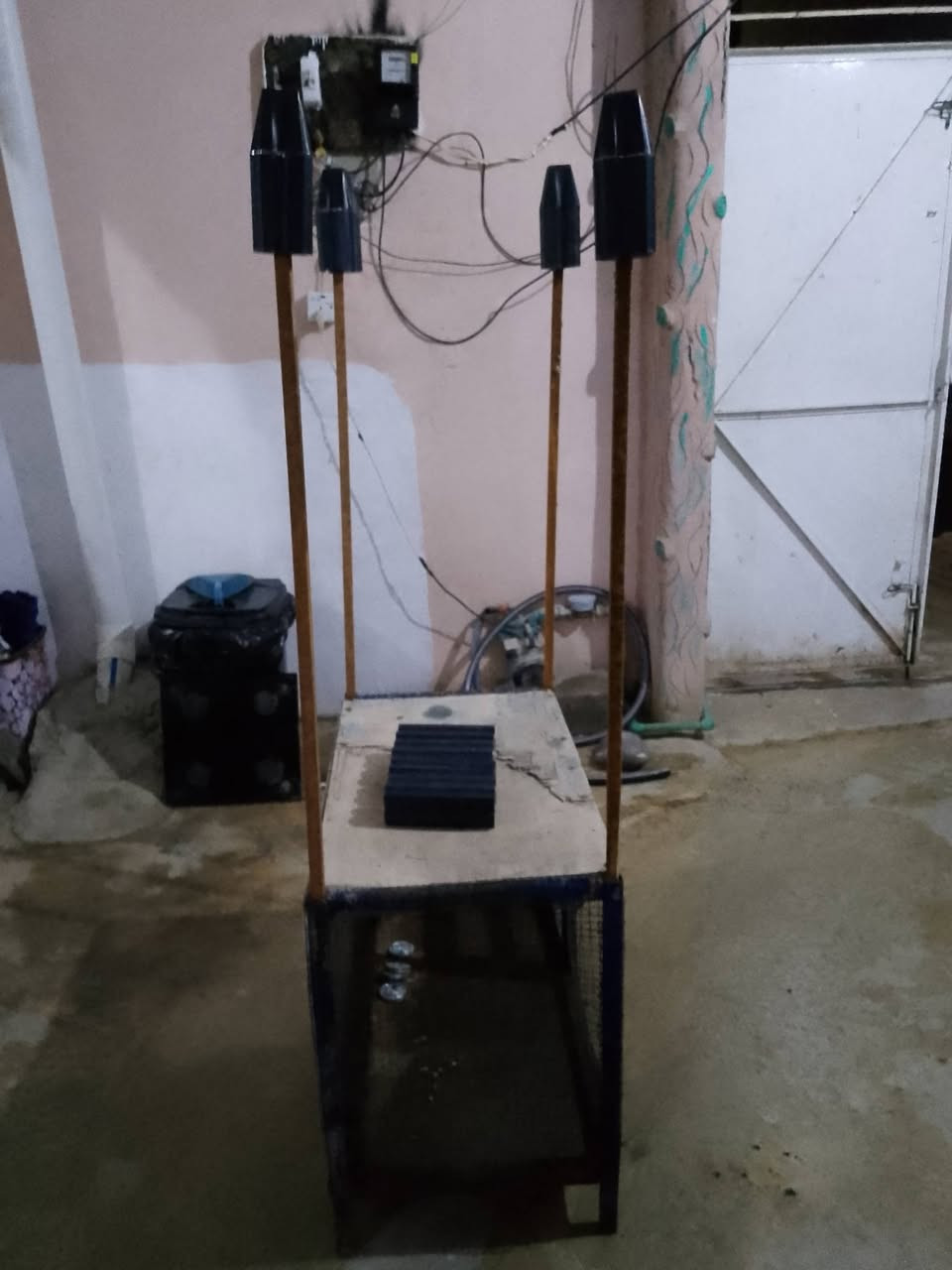 سلام عليكم شباب عندي قفص حديد للبيع يصير تسوي طابقين هم السعر مناسب 25 الف وبي مجال تراطسلني خاص او رقمي***********
