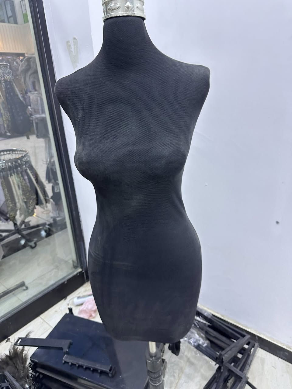 30 ذراع 6 خرز
يو U عدد 17 حجم 60 سم 

رفوف صاج اصلي عدد 8 حجم 60سم 

ملكانه قياس 40 

شلعة تجهزلك محل كامل ***********
