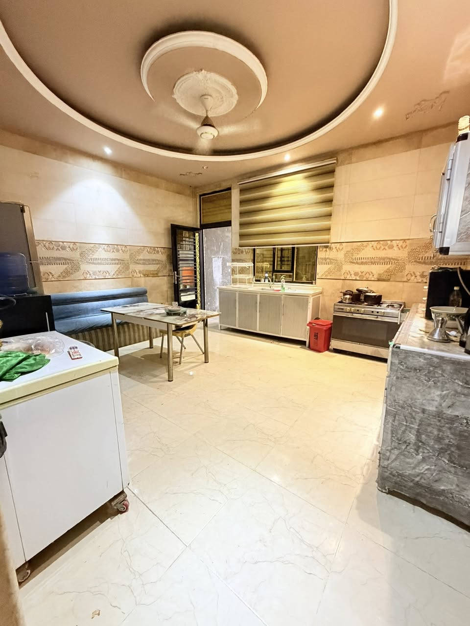 🔷(بيت للبيع)🏡//بناء حديث //
🌀المساحة (210) متر // الواجهة (10) ونص

//سنة البناء (2022) // بناء طابوق بلكامل

🌀( الموقع الامن الداخلي دور الضباط) 

🌀(  / يحتوي الطابق الارضي على / غرفة منام / هول / ديوانيه/مطبخ / صحيات عدد(2) /كراج/ حديقة / الطابق الثاني يحتوي على / ثلاث غرف منام  / هول/ صحيات /

🌀(جنس العقار طابو ملك صرف)

🌀 السعر (385) مليون قابل للتفاوض//

⚜️عنوان شركة الجوادين للاستثمار العقاري ⚜️ 
( الجنينه نهاية شارع الـمصـلحه/ قـرب سـوق الجـبيلـة) 

لـلطلـب والاستفسـار الاتصال على الارقـام التـالـية 🔻

واتـساب + اتـصال ***********
واتـساب+اتـصال ***********
واتساب + اتصال ***********                                                               واتساب + اتصال ***********
