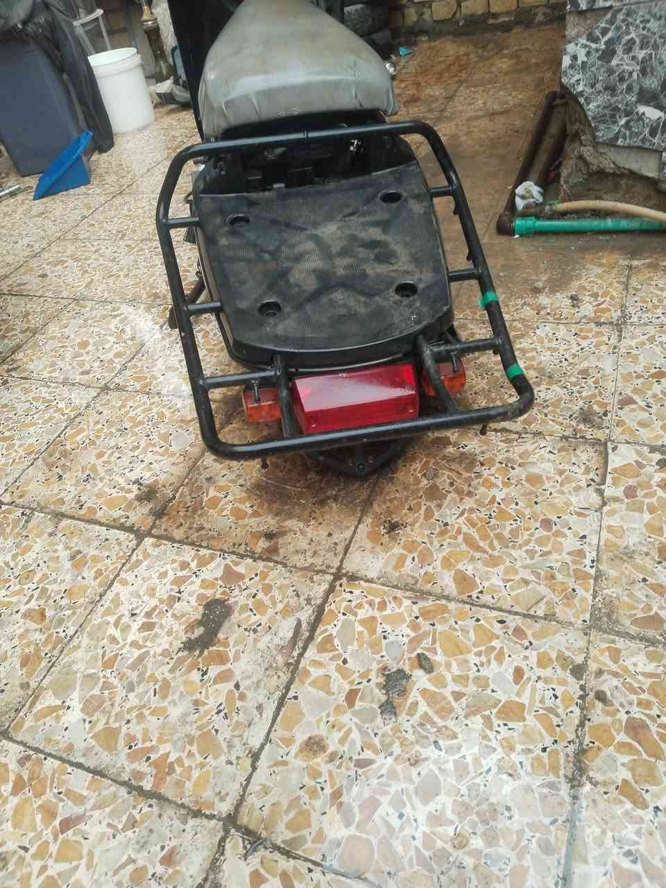 السلام عليكم اخوان شاصي بيكم نوزل كامل ماعده الصفاح الضفيره كامله مع العقل وكتف شحن العبوه مال البانزين كامله ديل خلفي موجود السعر 75 قفل مكاني بغداد العبيدي رقم الهاتف ***********
