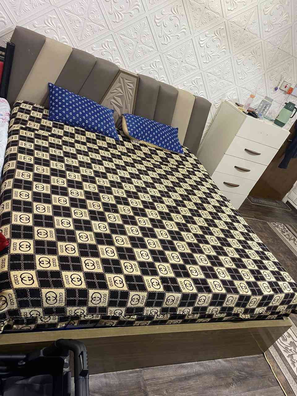 غرفه تركيه 8 قطع مستعمله للبيع بسعر مناسب 450 كامله كل قطعها مكاني الاصمعي الجديد ***********
