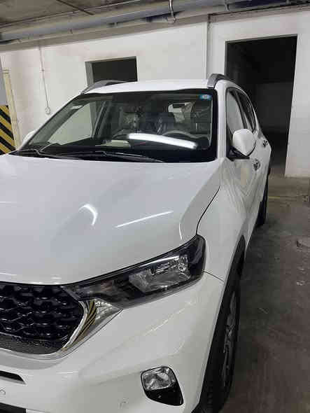 السلام عليكم 
عندي سونيت خليجي للبيع موديل 2023 لون ابيض 
ماشية 16 الف كيلو 
فول ماعندا الفتحة 
محرك 1500 دبل نوزل 
بصمة 
تبريد قطعتين 
تحكمات استيرن 
مانع الانزلاق 
كشافات 
لايت هليوجين 
لاتصال 
***********
