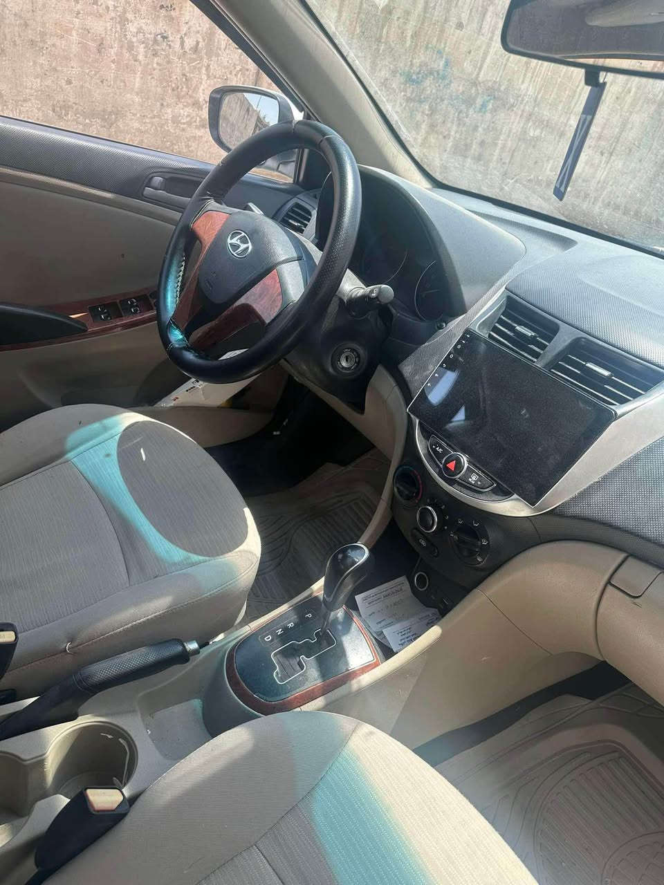 للبيع 
اكسنت موديل 16 وارد خليجي محرك 1400
سونارها بلمنشور للبيع ب76 ربيها مجال 
مكانها بلنجف 
للاستفسار خاص او ع رقم ***********

