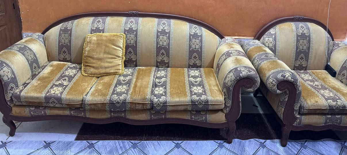 السلام عليكم ورحمة الله وبركاته 

قنفات للبيع سعرهن 260  / عنواني التضحيه شارع العياده

 ***********
