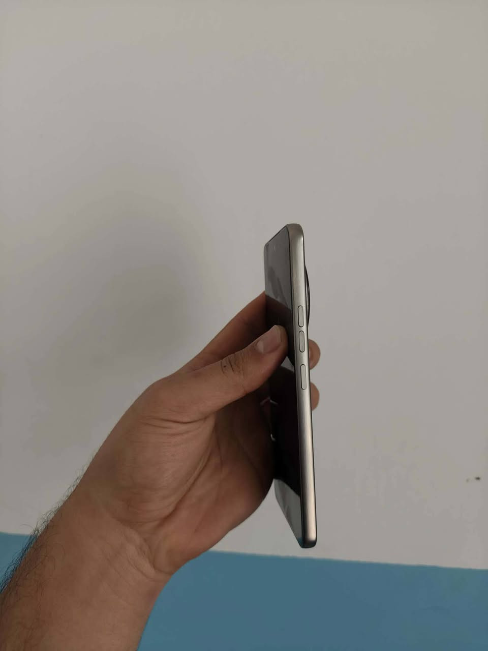 سلام عليكم
تكنو كامون 40 بريمير 
الشاشة:6.67 - 144 هرتز - LTPO AMOLED
الذاكرة:256/12
الكاميرا: 50 + 50 + 50 
المعالج:Mediatek Dimensity 8350
ببجي 120 فريم 
البطارية:5100 - 70 واط
الجهاز مستخدم 5 ايام فقط 
كامل ملحقات 
السعره 380 بي مجال قليل 
مكاني نجف توصيل متوفر 
***********
