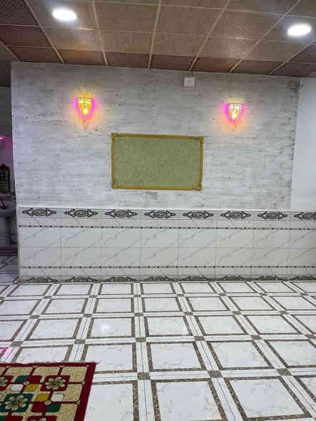 دار للبيع مساحة ٣٠٠متر مكاني شط العرب الجزيره شارع اليوبه يحتوي على ثلاثة غرف نوم صاله وستقبال صحيات داخل وخارج اي استفسار اتصل🗣📲📞 *********** البصرة
