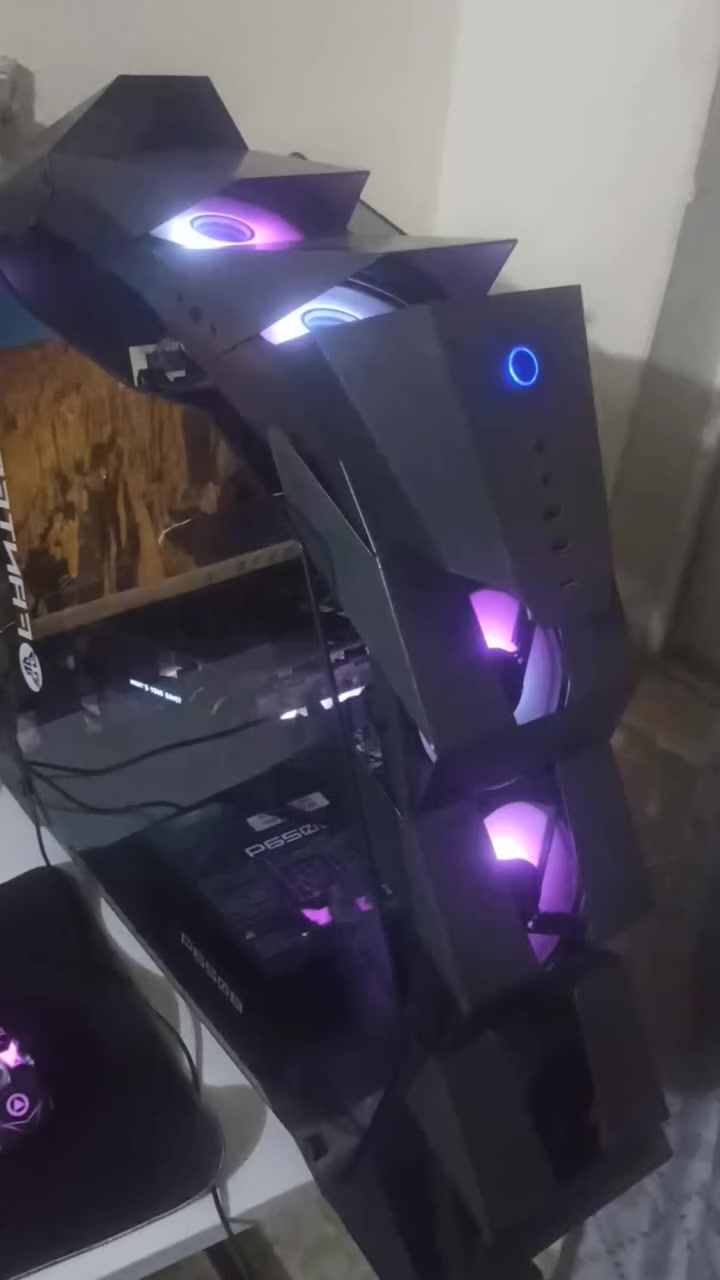 سلام عليكم كيس فقط (سعر825 )مكاني بغداد سيديه (وتساب)***********
z390-A pro مذر بورد

Ram16gb ddr4

Cpu core i7-9700kf 8 core

Hard 1T +m.2 ssd 120gb

Psu 650 watt

Rtx 2070 super
