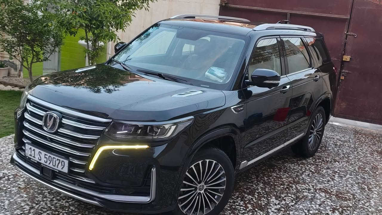 السلام عليكم 
شانجان CS 95 موديل 2023 لون اسود  
فول مواصفات رويال اعلى فئه 
7 راكب 
3 قطع تبريد 
4 كامرات محيطيه 
حساسات امامي وخلفي 
ورادار امامي وجانبي 
دوسات كهربائيه
 بانوراما 
كشنات كهرباء تبريد كشن
بصمه تشغيل 
بصمات ابواب
تشغيل عن بعد 
صندوگ كهرباء فتح وقفل ذكي على حركة الرجل
انارة ترحيب علامة شانجان ابلاد
4 انضمة قياده 
فور ويل
محرك توربو 2000 
 جاهزه من كلشي 
تخم تاير جديد باتري جديد
مابيها نقص ابد 

 اخوان خاص ماارد اتصال فقط ارد 

السياره اخذتها اقساط اقساط من الشركه تسديد بالشركه يدوي مو مصرف
تفاصيل اكثر واستفسار الاتصال على الرقم واني بالخدمه
***********
