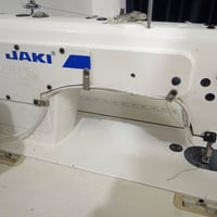 مكينة خياطة • للبيع