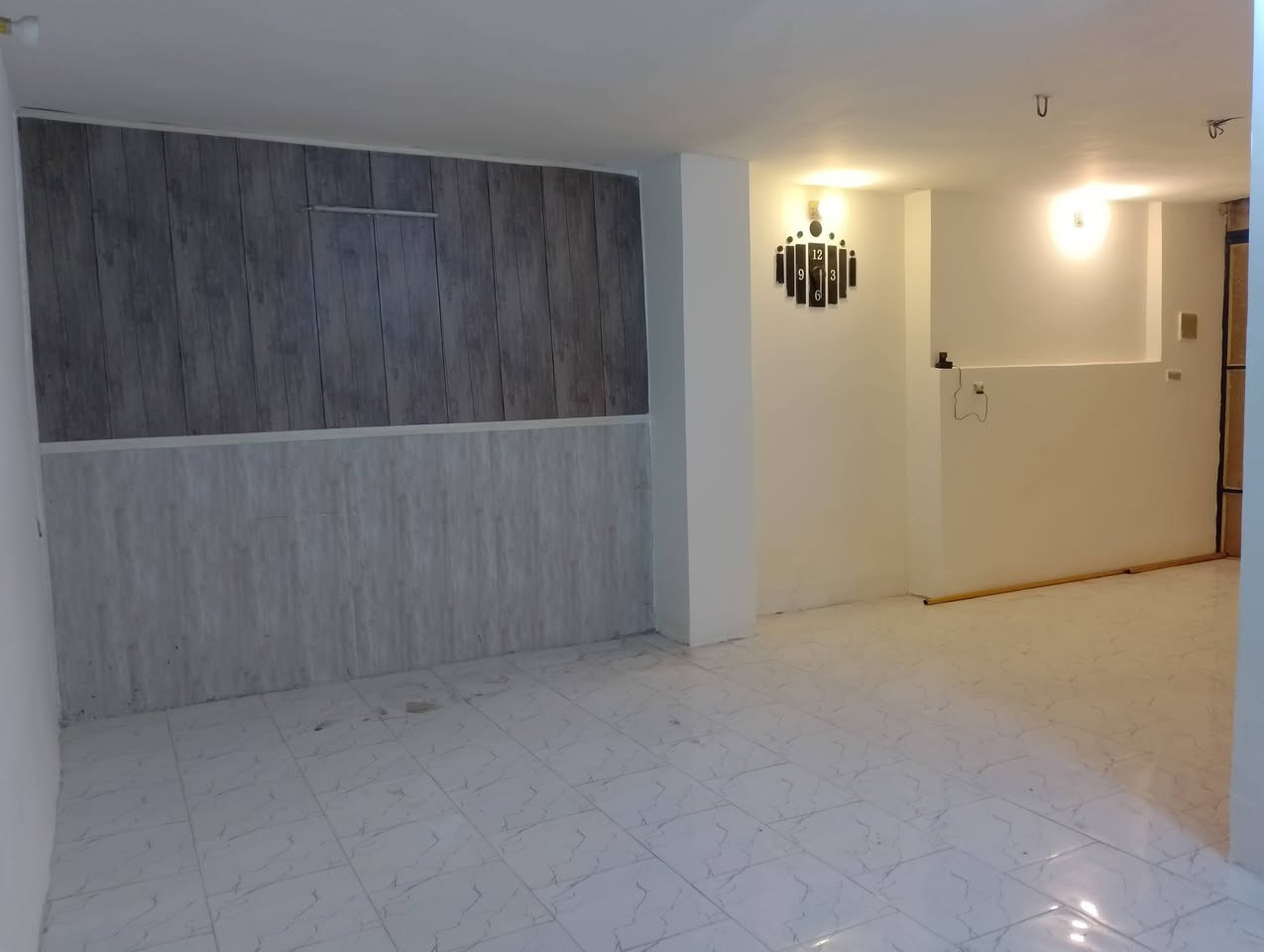 مشتمل ارضي للايجار مساحة ٨٠ متر (مطبخ،استقبال،صالة،غرفة نوم ١،مجمع صحي )
الموقع المهدية الثانية قرب جسر صدام 
للاتصال برقم ***********
متواجد على مواقع التواصل الاجتماعي ( فيسبوك،واتساب )
