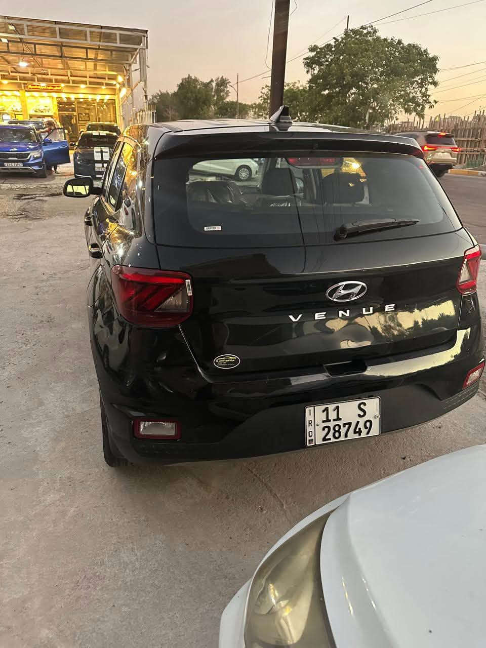 السلام وعليكم للبيع 
هونداي فينو 2022  وارد امريكي حادثها بنيد 
بدون لغود بدون شواصي 
رادرات 
تحديد مسار
توقف ذاتي
تحكمات ستيرن
داريڤ مود
شاشة
ماشية 26 الف
مكينة كير تبريد صدر حدادية
كله جديد
السياره حلوه ومرتبة كلش 
بيها خدوش بسيطة
محرك 2000دوش 
السعر:110 وبيها مجال
العنوان: بغداد المنصور دور السود 
الرقم:***********
