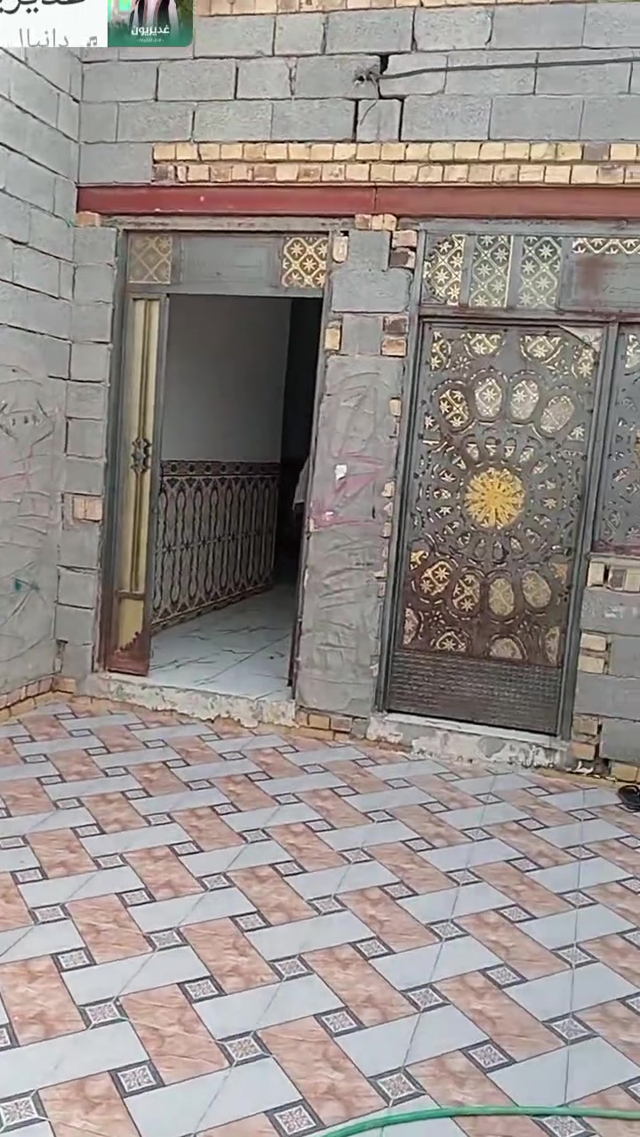 السلام عليكم اخوان بيت للبيع زراعي المساحه 200 البناء بلوك عكاده خدمات كامله عد البوعظم بين الجسرين الاستفسار على الرقم او واتساب ***********
