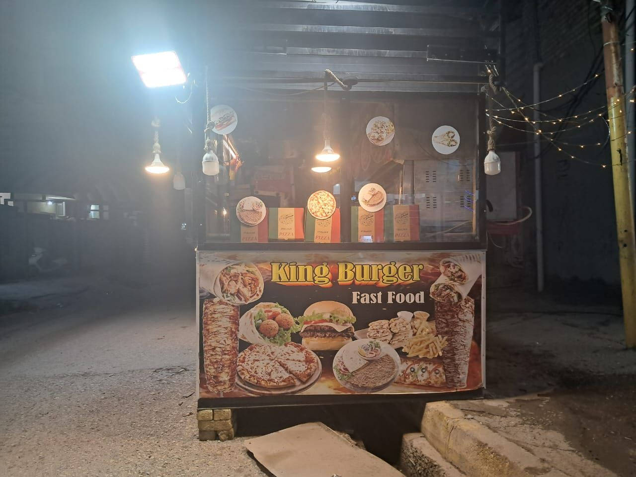 مطعم متنقل للبيع
وسعر مناسب ***********
