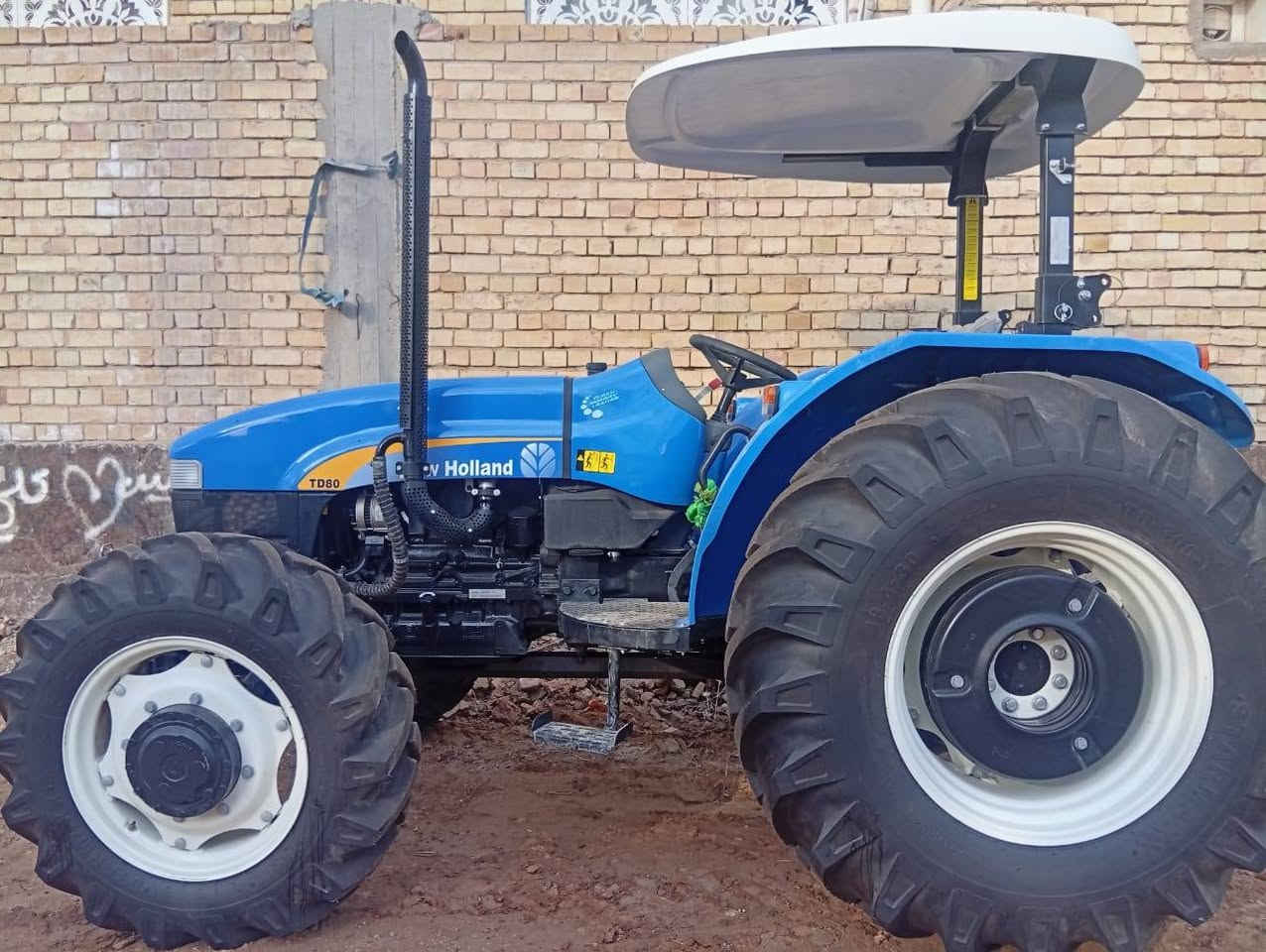 نيو هولند  للبيع موديل 2025 استلام جديد. لمعرفه التفاصيل اتصل على الرقم  . ***********  ..  مكانه الديوانيه.  .
