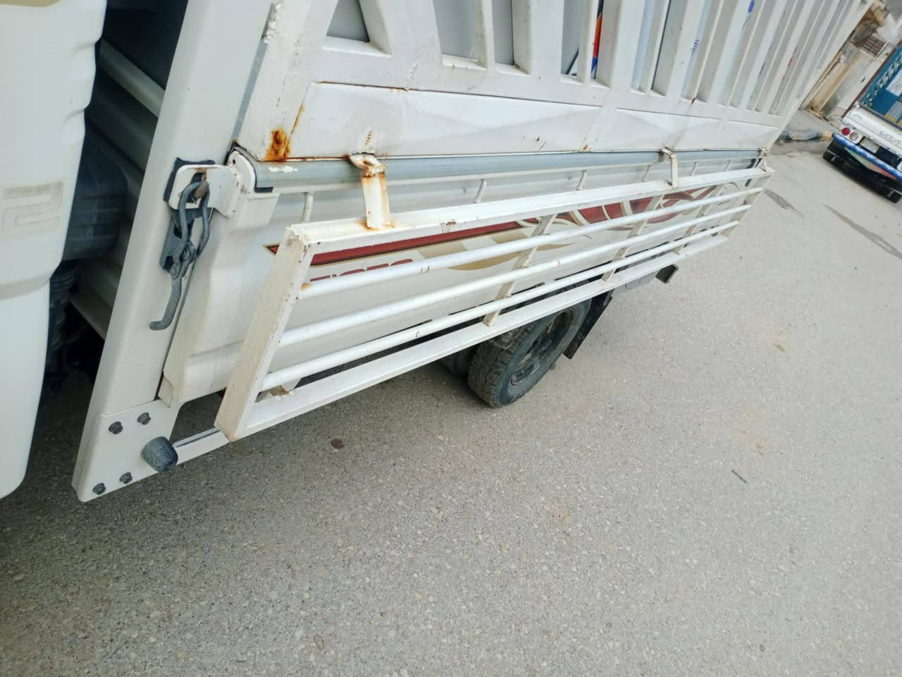 اللهم صلي على محمد وآل محمد 
سلام عليكم) 

سياره كيه موديل   20 مكفوله كفاله عامه سنويه جديديه هستوه طالعه مداور ثاني يوم 
ملاحضه المحجر مو وياه + اني مكلف بنشر  هاذا رقم صاحب السياره  ***********
