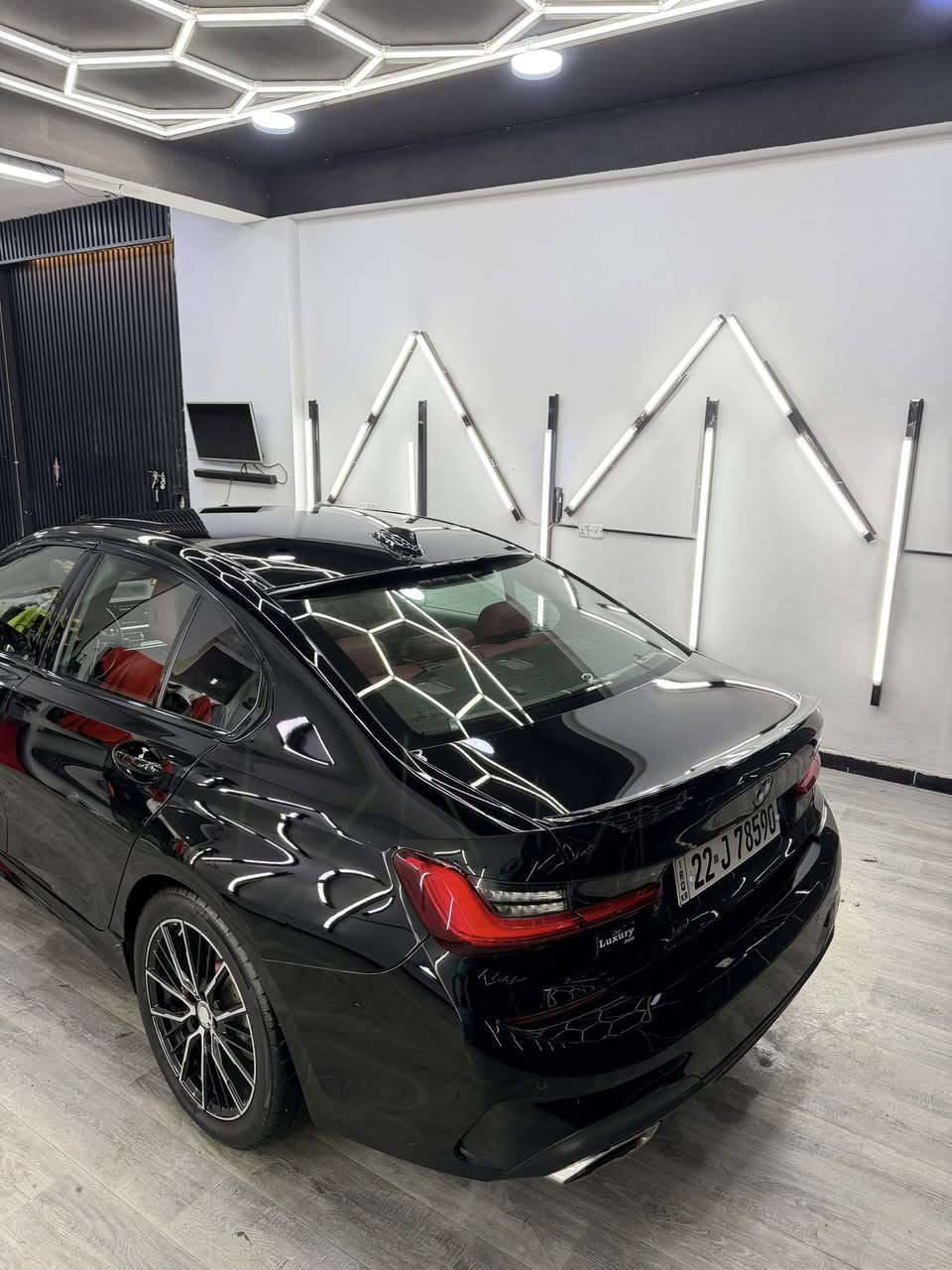 بسم الله الرحمن الرحيم 
سيارتي الجميله للبيع فقط bmw 2021 
رقم اربيل 

مواصفات / 

فول 1/1 للاخير افول شي 

داخل باحمر 
داتا شو 
5 كامرات + رادار امامي + رادارات جانبيه 
تدفئه كشنات 
خزن ميوري 
شاشه دجتل 
فول للعين 
ماشيه 60 الف بدون ايرباك بدون ايرباك 
بدون نقص برغي واحد كامله للاخير 
حادث / جاملغ وباب + باب خلفي كلير فقط بدون معجون بدون شواصي بدون لغد كفاله 
للاستفسار *********** اتصل 
سعر 239 وبيها مجالل بسيط 
مكاني حي البنوك او القاهره
