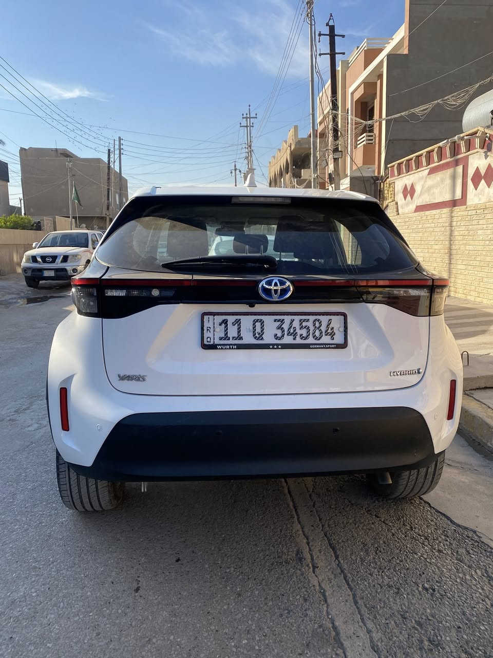 السلام عليكم
للبيع فقط

تويوتا يارس كروس هايبرد موديل 2023
Toyota Yaris Cross Hybrid 2023
محرك 1500 هجين (بطارية ليثيوم)

(اكثر سيارة اقتصادية من تويوتا)
صرفية وقود 36L ~ 600km
السيارة يابانية شاصي (J)

حادث جاملغ امامي وباب
سونار موجود راسلني
ماشيه 61 الف كيلو 
دفع امامي 130hp

رادار امامي حساسات خلفية كروس سرعة
تحديد مسار اوتو هولد مود درايف نظام EV
شاشة ديجتال ابل كار بلي اندرويد اوتو مري كهرباء

اشاير بالمري لدات نهاريه لايت زينون كاميرا دقه عاليه
كشنات مخمل رياضيه وياله رياضيه تبريد شاشة 
7 سماعات مانع تصادم وبعد بيها مواصفات

📌 كفاءة عالية في استهلاك الوقود
📌 تصميم خارجي جذاب وعصري
📌 مساحات داخلية جيدة لفئة SUV صغيرة
📌 تجهيزات أمان ومساعدة سائق (Toyota Safety Sense) 

صيانة كاملة من زيت وفلاتر
السيارة استخدام خفيف جاهزه

السعر مناسب 137 
السيارة جاهزه ونظيفه
رقم بغداد تحويل مباشر
عنوان بغداد حي 9 نيسان
للاستفسار ***********
