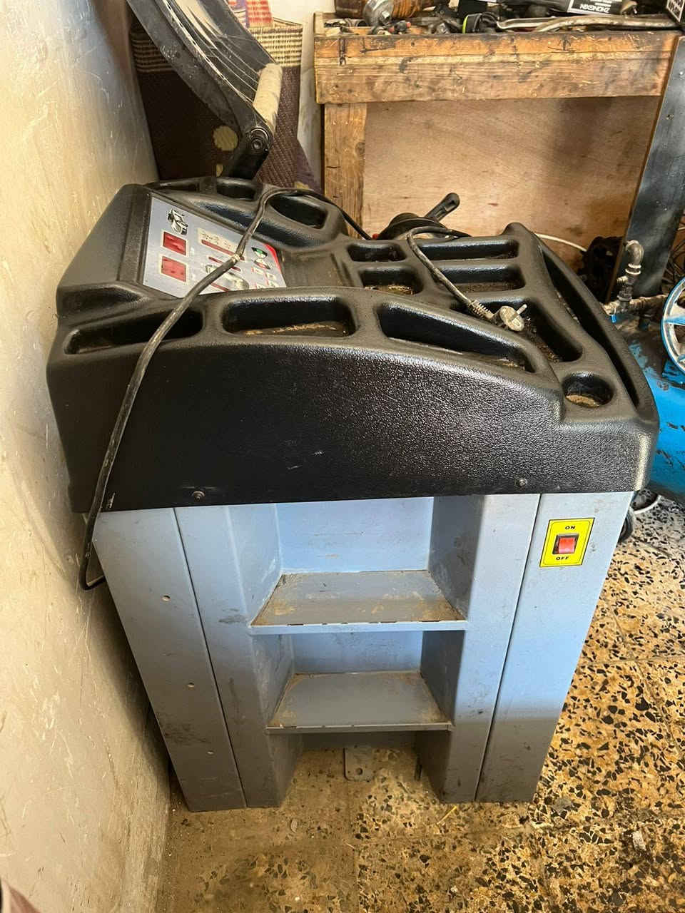 السلام عليكم
جهاز بلنص مستعمل قليل
خالعه مبدل بيه بس دوسه
بطل هواء بانزين
الأغراض كلهه شغاله
السعر مليون و٨٠٠ كلهن
***********
